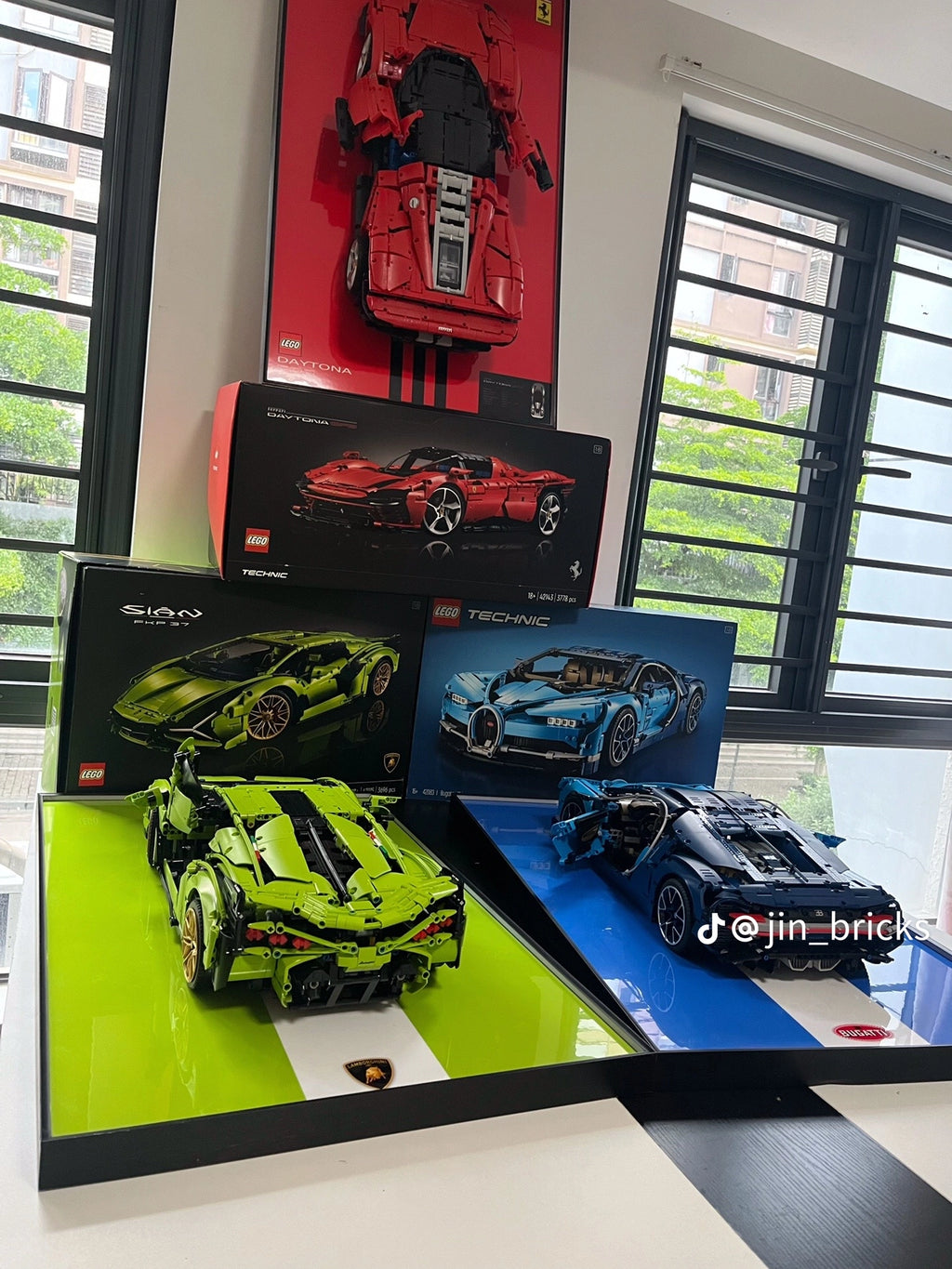 Smart RC Lamborghini Sián Display