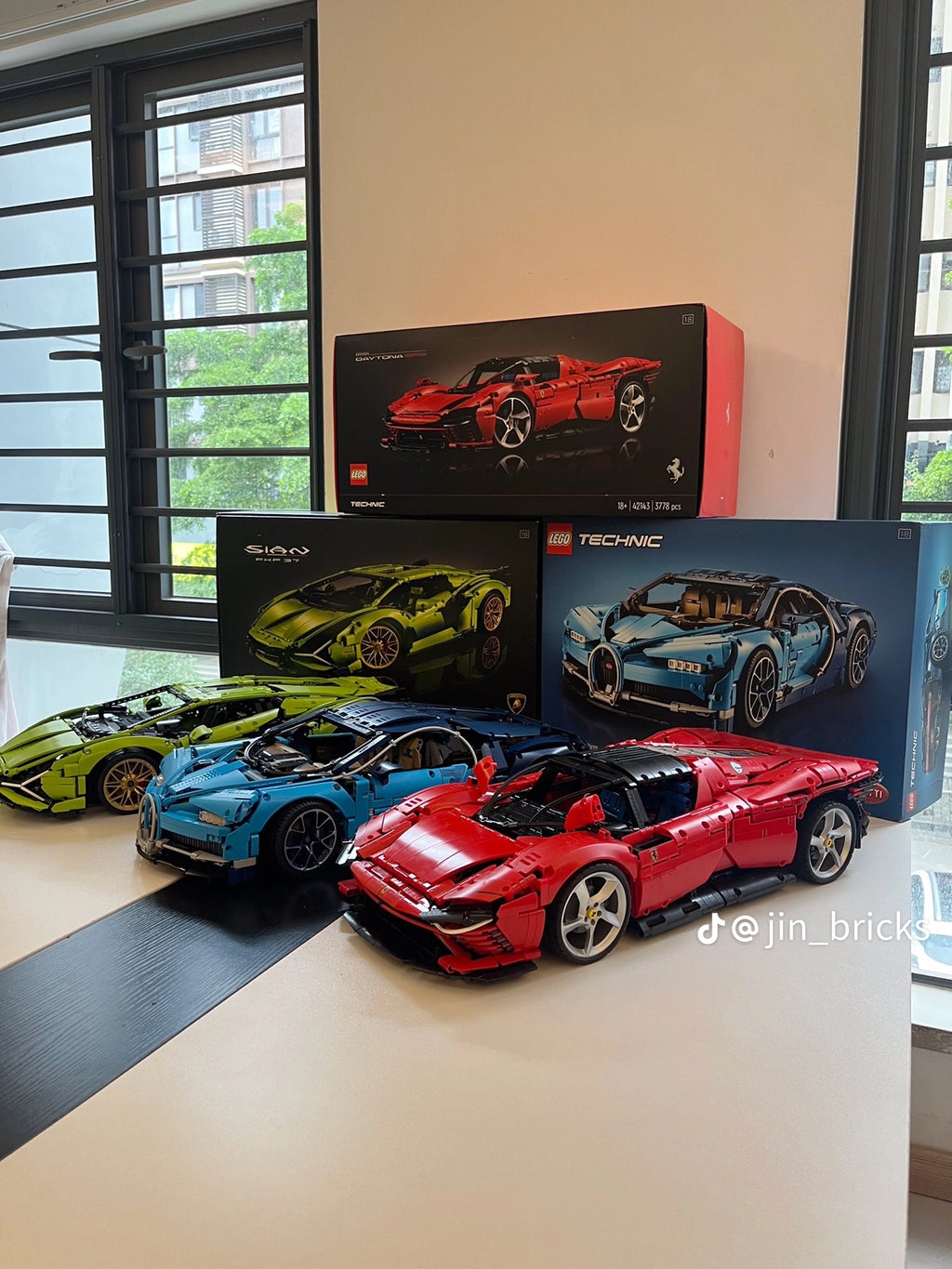 Smart RC Lamborghini Sián Display